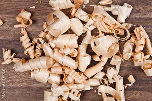 Fotografia, Obraz Woodchips (shavings) on wooden surface