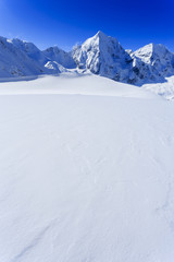Fototapete - Winter mountains -  snow-capped peaks of the Alps