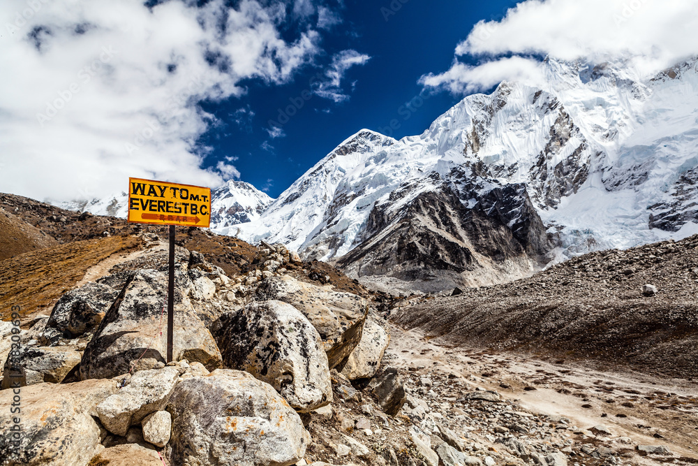 Mount Everest signpost - obrazy, fototapety, plakaty 