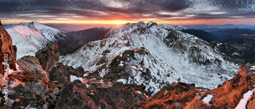 Board z aluminiowym obramowaniem Słowackie Tatry - zimowa panorama gór
