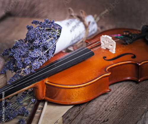 Obraz w ramie Vintage composition with violin and lavender