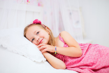 Canvas Print - Little girl in her room