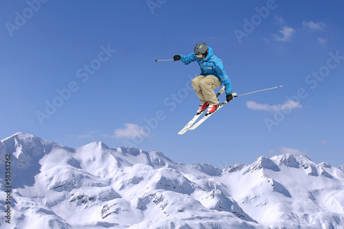 Naklejka ścienna Jumping skier
