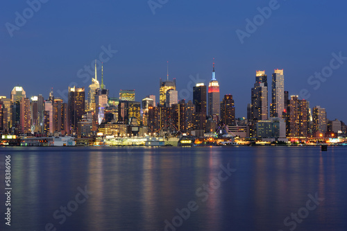 Plakat na papierze fotorealistycznym Nowy Jork manhattan midtown skyline o zmierzchu