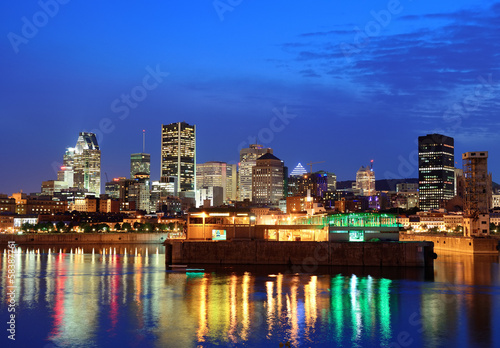 Tapeta ścienna Montreal nad rzeką o zmierzchu