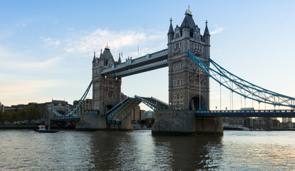 Fototapete - Tower Bridge Open