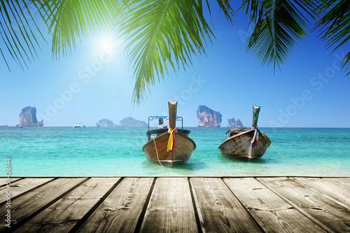 Plakat na papierze fotorealistycznym Plaża, łodzie, morze andamańskie, Tajlandia