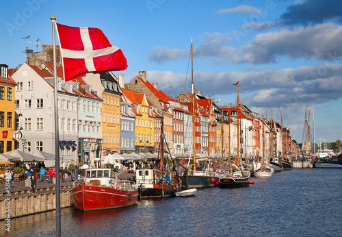 Fotografía Copenhague (distrito de Nyhavn) en un día soleado de verano