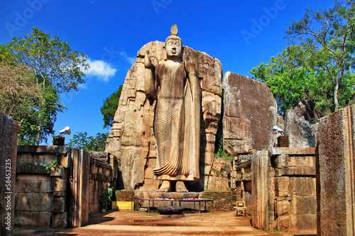 Cuadros en Lienzo Big statue of Buddha - Awukana , Sri lanka