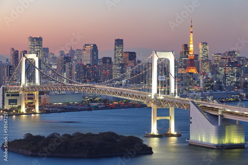 Obraz w ramie View of Tokyo City at night with Rainbow Bridge and Tokyo Tower