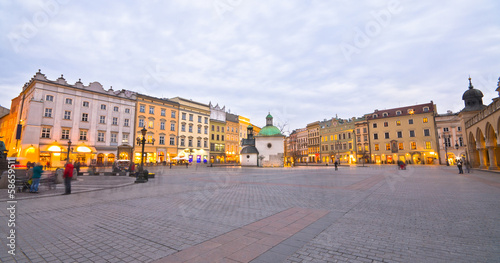 Board z aluminiowym obramowaniem Główny rynek w krakowie jest najważniejszym placem w Krakowie