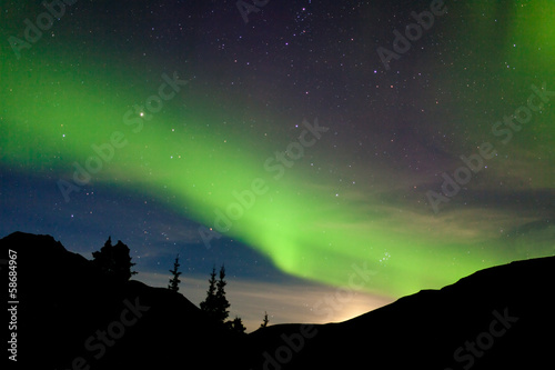 Tapeta ścienna Wzrost księżyca wzgórza zorza polarna aurora borealis
