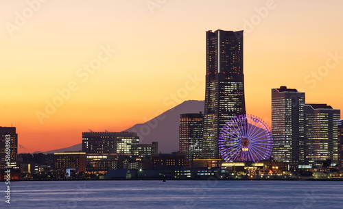 Naklejka samoprzylepna Miasto Yokohama nad mt Fuji