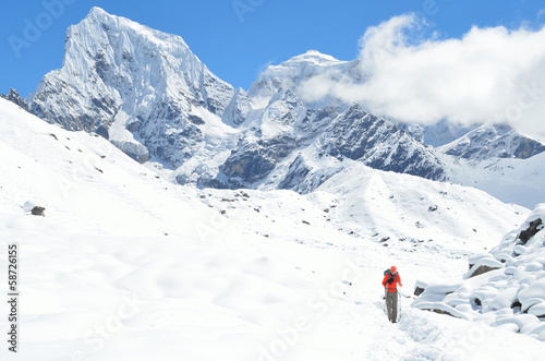 Obraz na płótnie canvas Nepal, trekking w gimalayach, podróż do tropów