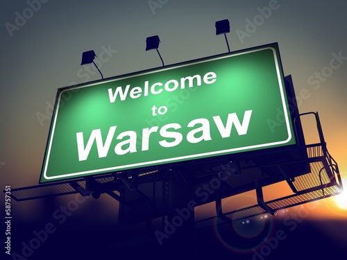 Board z aluminiowym obramowaniem Billboard witamy w warszawie o wschodzie słońca.