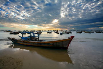 Wall Mural - ships cloud sunset beach