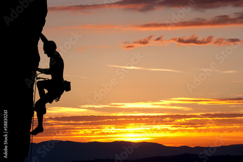 Naklejka - mata magnetyczna na lodówkę silhouette of climber on rock face