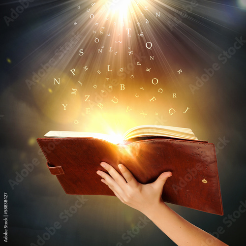 Plakat na papierze fotorealistycznym Magiczna książka