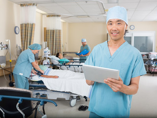 Sticker - Nurse With Digital Tablet Standing In Post Surgery