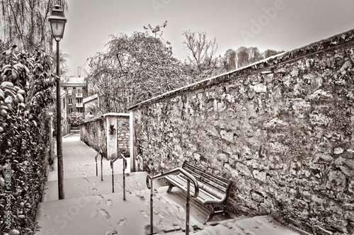 Fototapeta na wymiar Paris sous la neige, style vintage