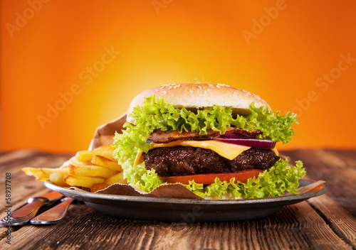Naklejka samoprzylepna Świeży hamburger