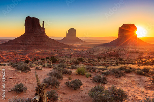 Fotografia Monument Valley twilight, AZ, USA