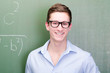 © Racle Fotodesign - student steht vor der tafel