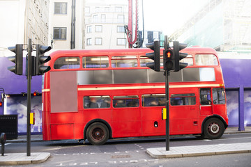 Fototapete - Red vintage bus in London.
