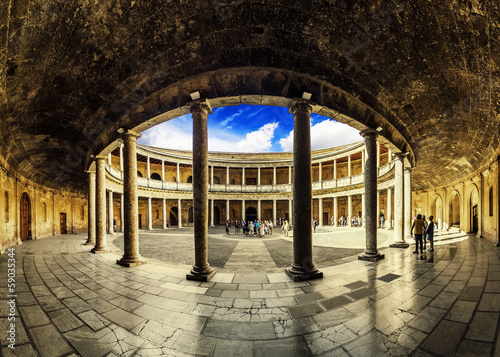 Board z aluminiowym obramowaniem Podwórze w palacio de carlos v w la alhambra, granada, hiszpania.
