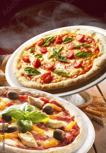 Obraz na płótnie canvas trzyczęściowy "tryptyk" Pizza i piwo