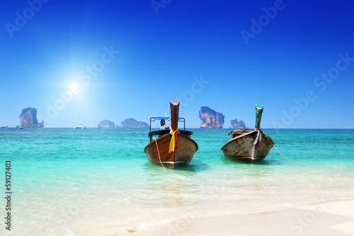 Plakat na papierze fotorealistycznym Plaża, łodzie, morze andamańskie, Tajlandia