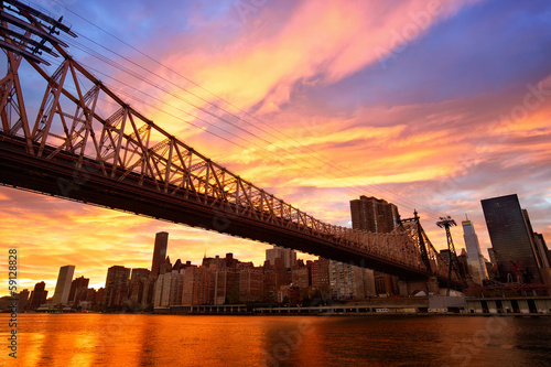 Board z aluminiowym obramowaniem Panoramę Manhattanu i mostu queensboro o zachodzie słońca, Nowy Jork