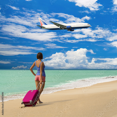 Fototapeta na wymiar Beautiful girl with a bag in a beach