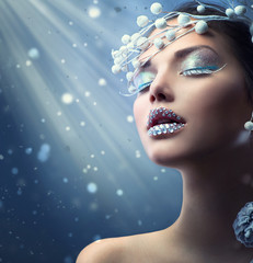 Wall Mural - Winter Beauty Woman. Christmas Girl Makeup