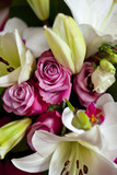 Fototapeta Tulipany - Bouquet de roses et de lys