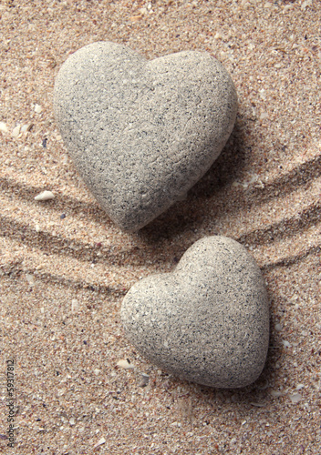 Foto-Kissen - Grey zen stone in shape of heart, on sand background (von Africa Studio)