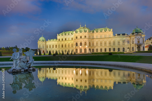 Schloss Belvedere Wien Beleuchtet Kaufen Sie Dieses Foto