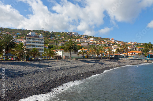 Naklejka samoprzylepna Żwirowa plaża w Santa Cruz, Madeira wyspa, Portugal