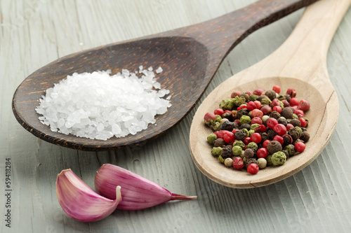 Fototapeta do kuchni salt, mix of peppercorns and garlic