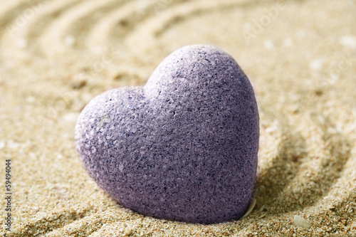 Foto-Vinylboden - Grey zen stone in shape of heart, on sand background (von Africa Studio)