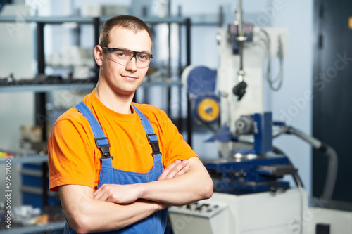 Fotografía Portrait of experienced industrial worker