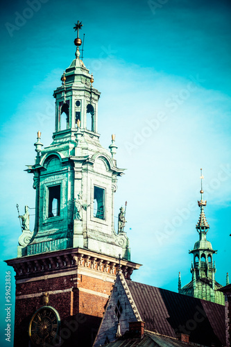 Board z aluminiowym obramowaniem Katedra wawel, słynny polski punkt orientacyjny na wzgórzu wawel, kraków