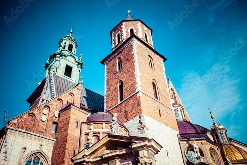Board z aluminiowym obramowaniem Katedra wawel, słynny polski punkt orientacyjny na wzgórzu wawel, kraków