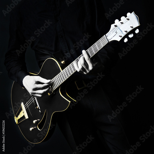 Obraz na płótnie canvas dwuczęściowy "dyptyk" Gitara elektryczna gracz gitarzysta na czarno