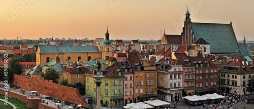 Board z aluminiowym obramowaniem Stare miasto o zachodzie słońca. 