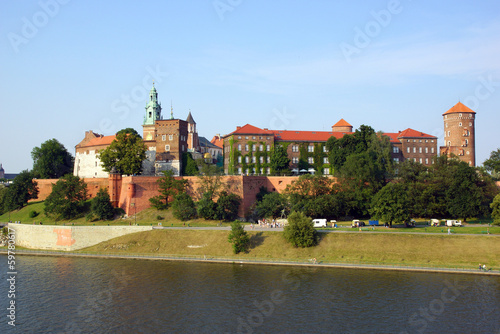 Board z aluminiowym obramowaniem Zamek wawel na rzece Wisła w krakowie (kraków), polska