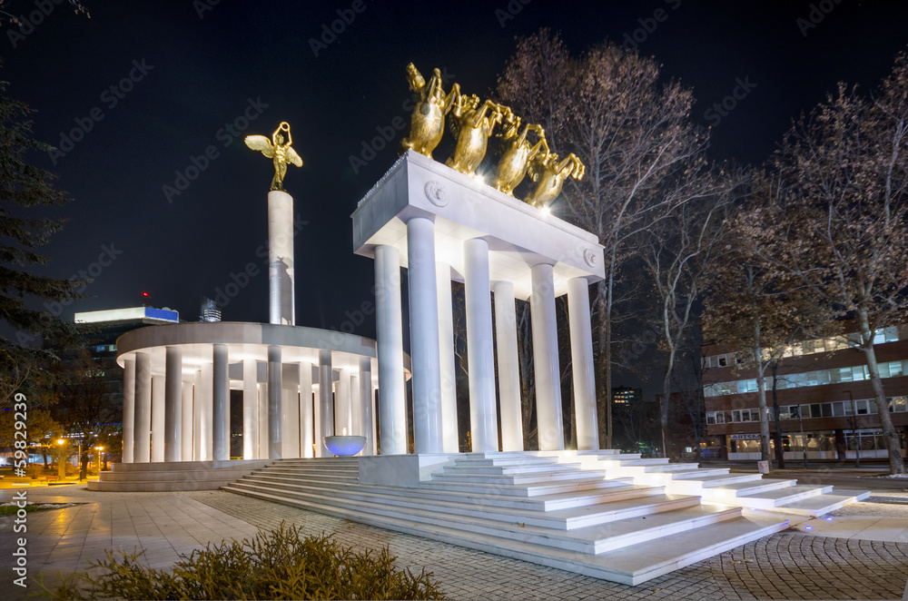 Obraz na płótnie monument of heroes skopje macedonia w salonie