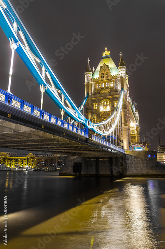 Nowoczesny obraz na płótnie The Tower bridge in London illuminated at night