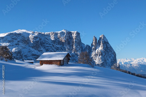 Board z aluminiowym obramowaniem Typowy drewniany bicz w dolomitach