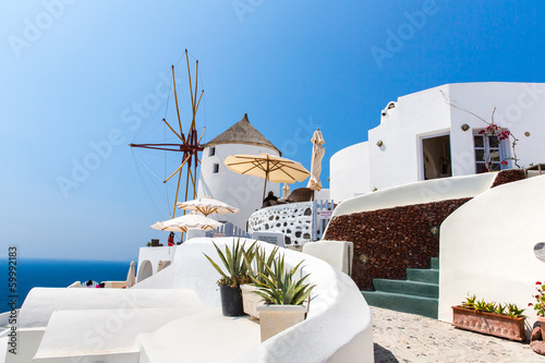 Board z aluminiowym obramowaniem Widok miasta fira - wyspa santorini, Kreta, Grecja.
